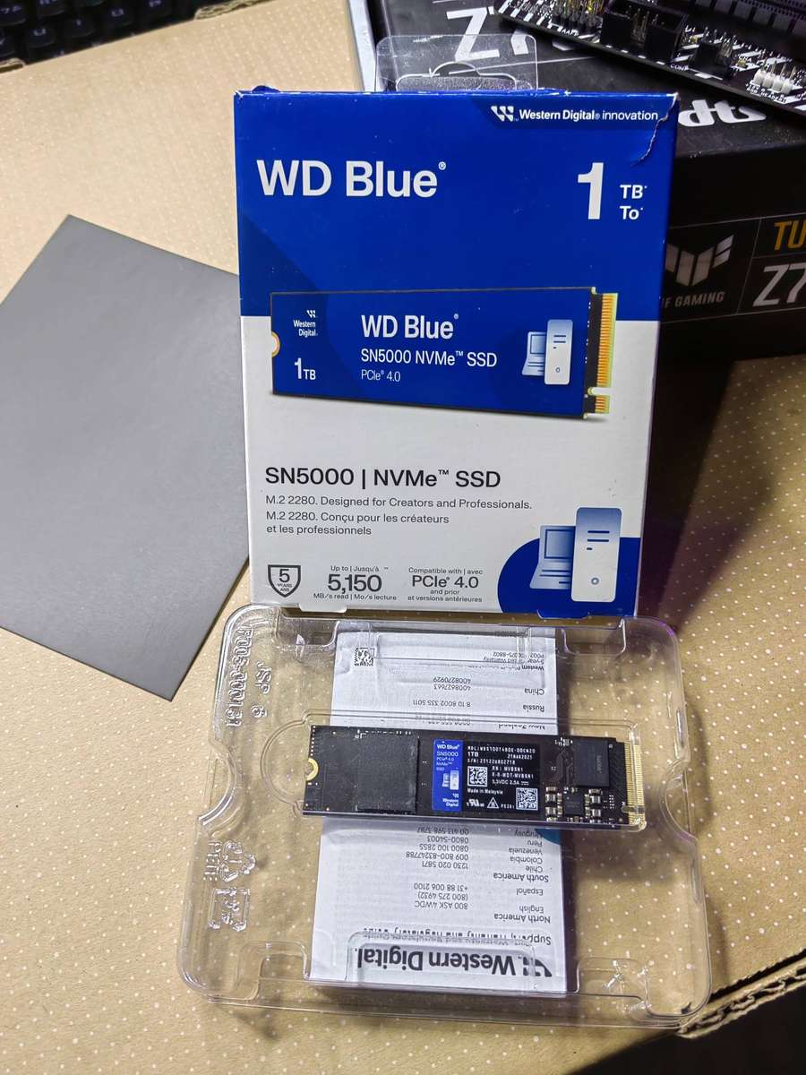 WD Blue SN5000 NVMe SSD  Like New!