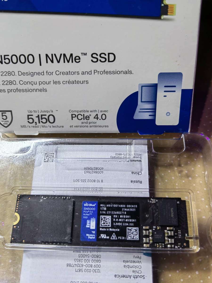 WD Blue SN5000 NVMe SSD  Like New!
