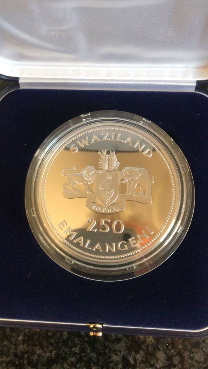 sWAZILAND 30TH ANNIVERSARY. 5 0z 999 SILVER COIN .LEGAL TENDER.