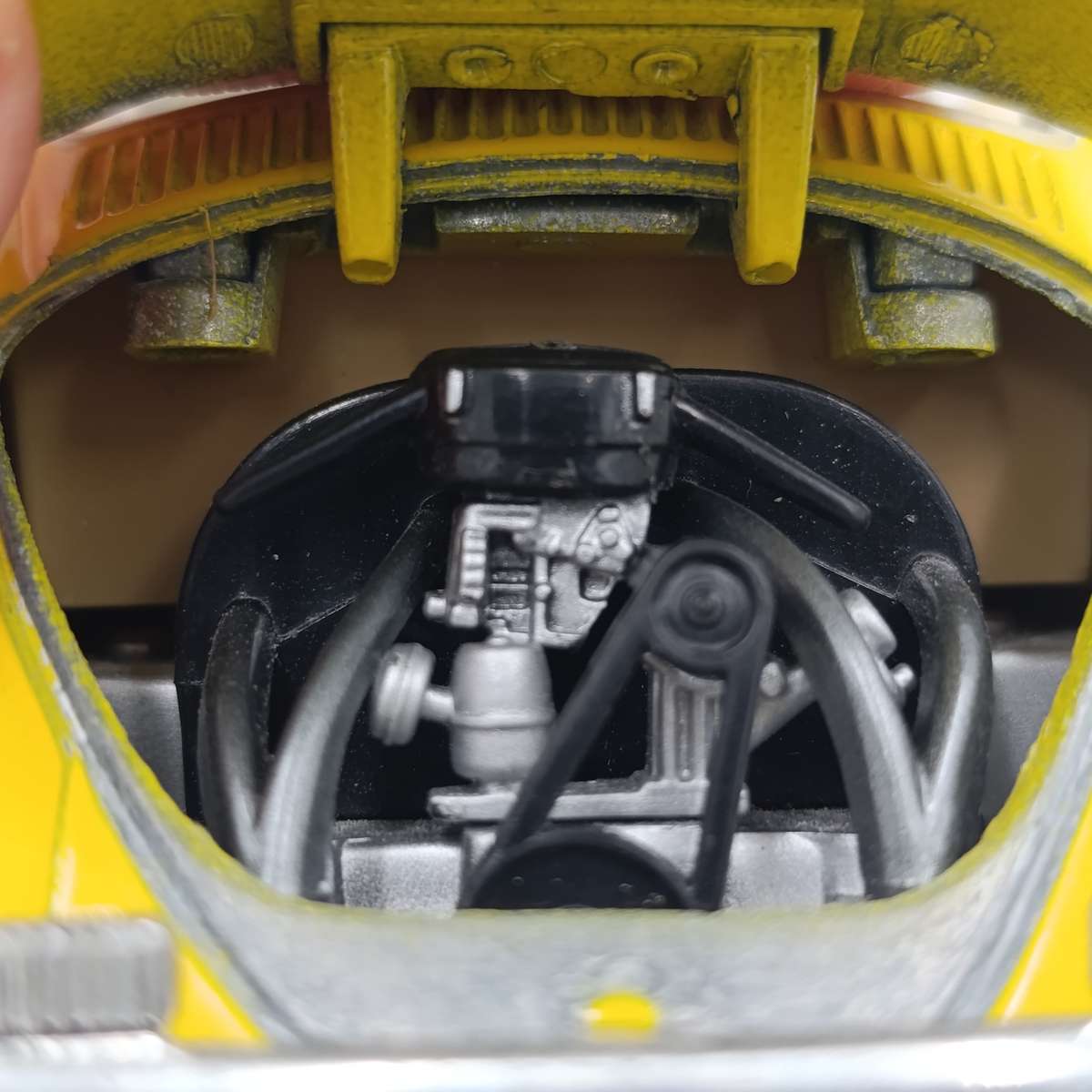 Road Tough 1967 Volkswagen Beetle Die-cast model car scale 1/18