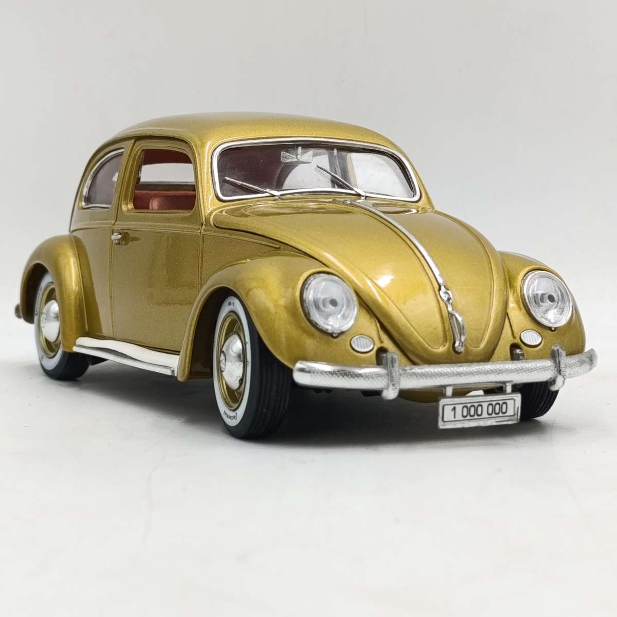 Burago 1955 Volkswagen Beetle 1 Millionth Gold edition - scale 1/18