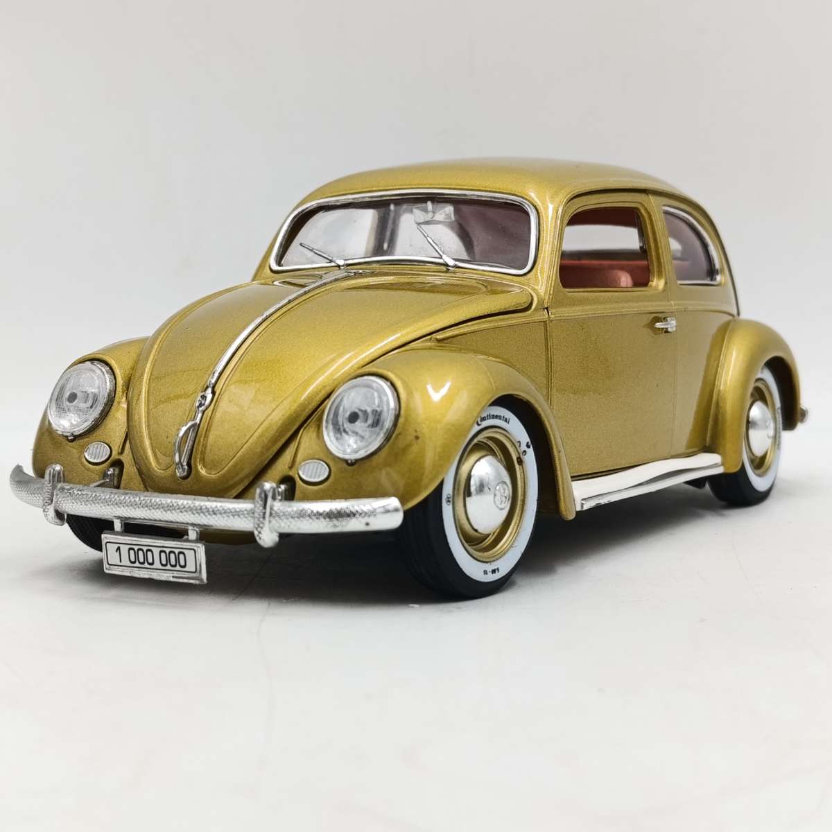 Burago 1955 Volkswagen Beetle 1 Millionth Gold edition - scale 1/18