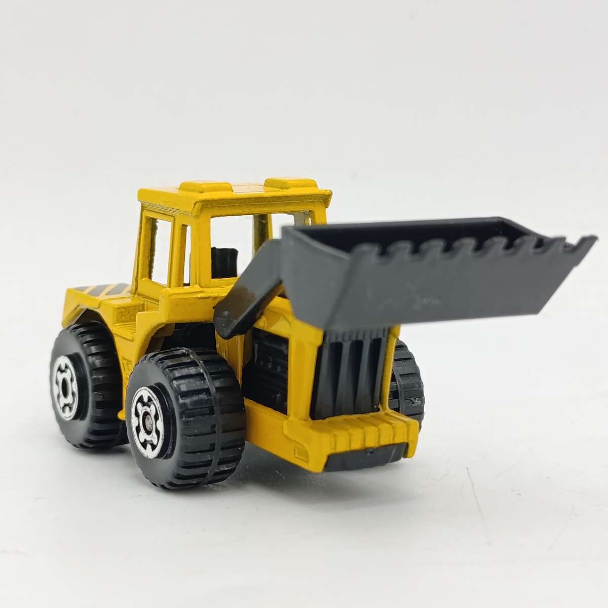 Matchbox Superfast No.20 tractor shovel die-cast toy car