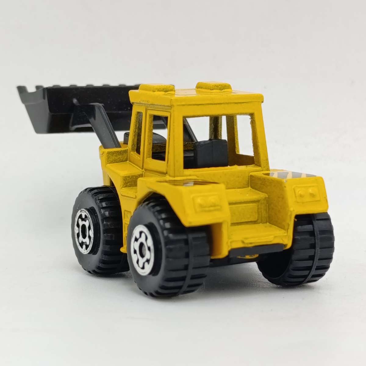 Matchbox Superfast No.20 tractor shovel die-cast toy car