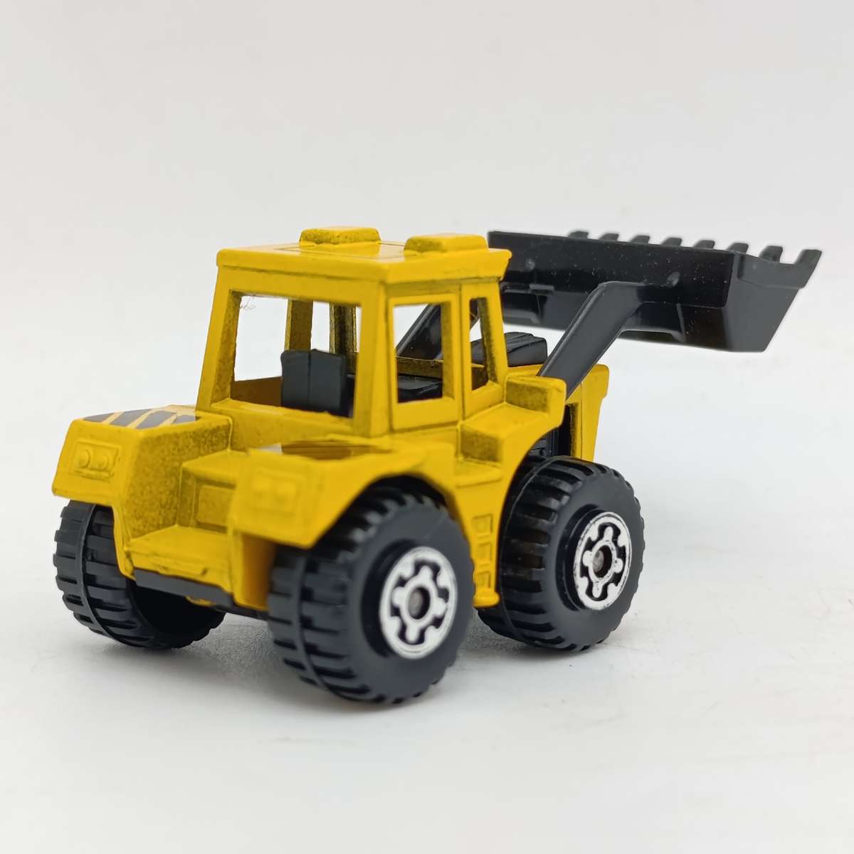 Matchbox Superfast No.20 tractor shovel die-cast toy car