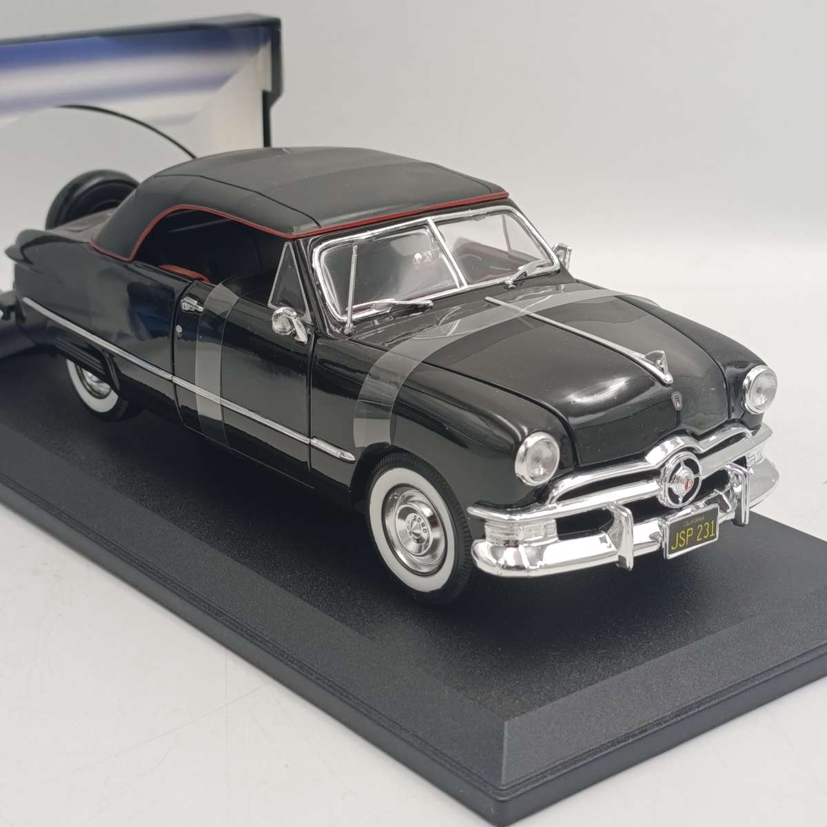 Maisto 1950 Ford die-cast model car in box - scale 1/18