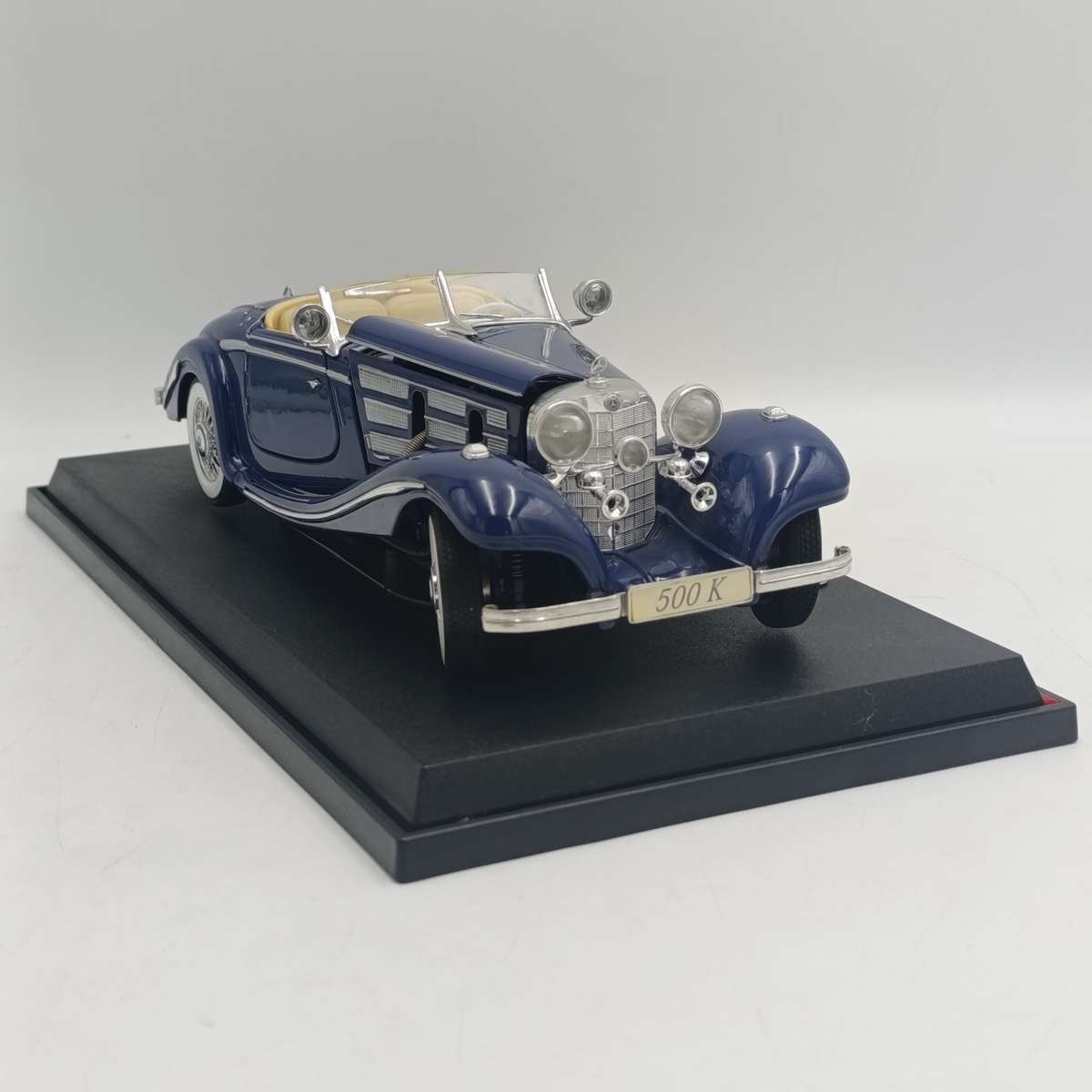 Maisto 1936 Mercedes-Benz 500 K Special Roadster die-cast model car - scale 1/18