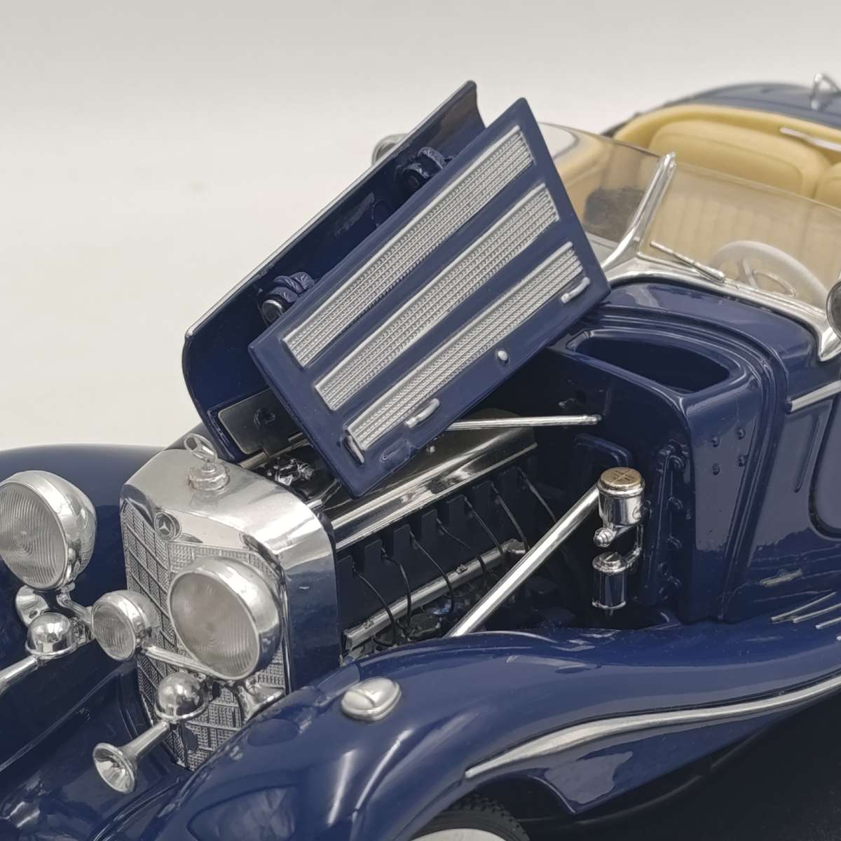 Maisto 1936 Mercedes-Benz 500 K Special Roadster die-cast model car - scale 1/18
