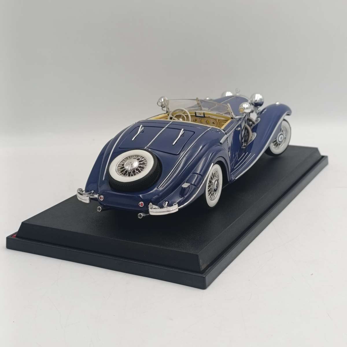 Maisto 1936 Mercedes-Benz 500 K Special Roadster die-cast model car - scale 1/18