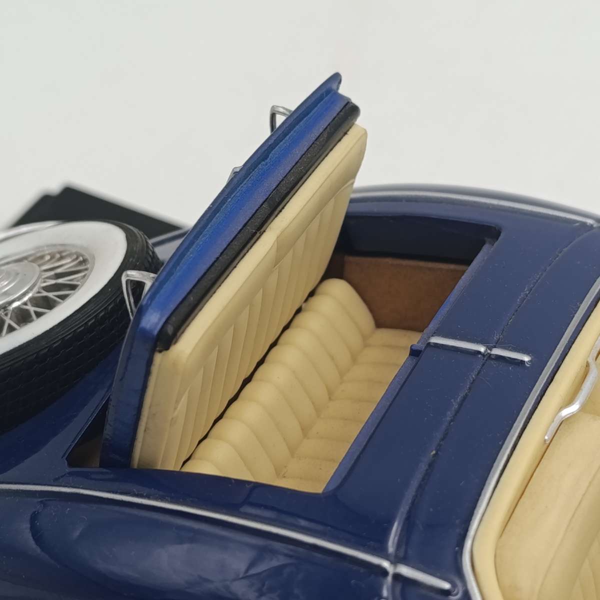 Maisto 1936 Mercedes-Benz 500 K Special Roadster die-cast model car - scale 1/18