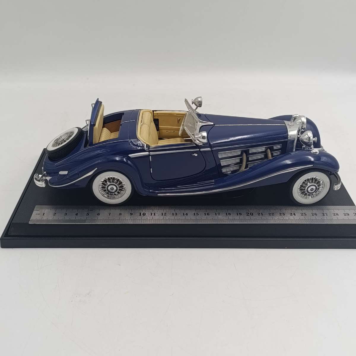 Maisto 1936 Mercedes-Benz 500 K Special Roadster die-cast model car - scale 1/18