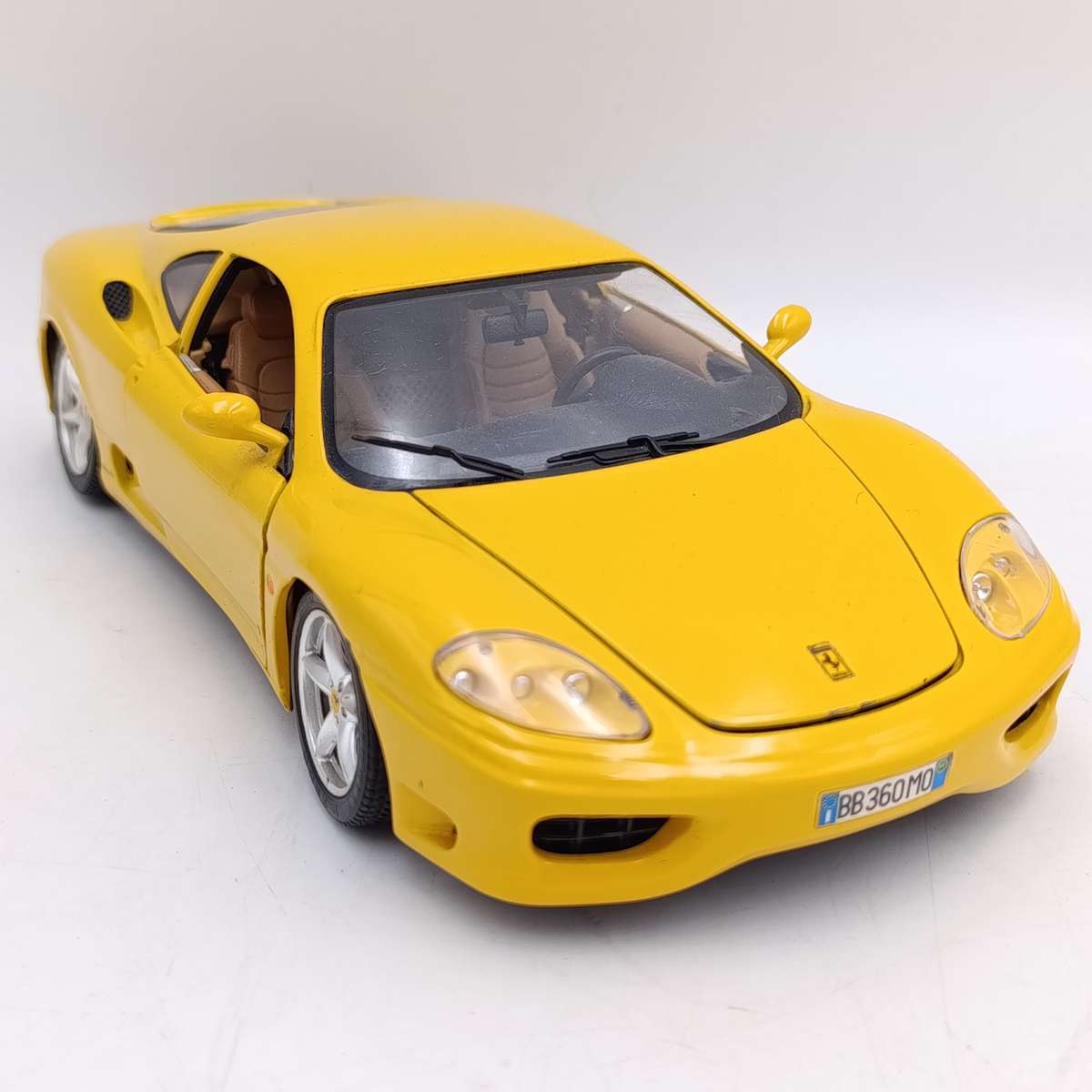 Bburago 1999 Ferrari 360 Modena die-cast model car - scale 1/18