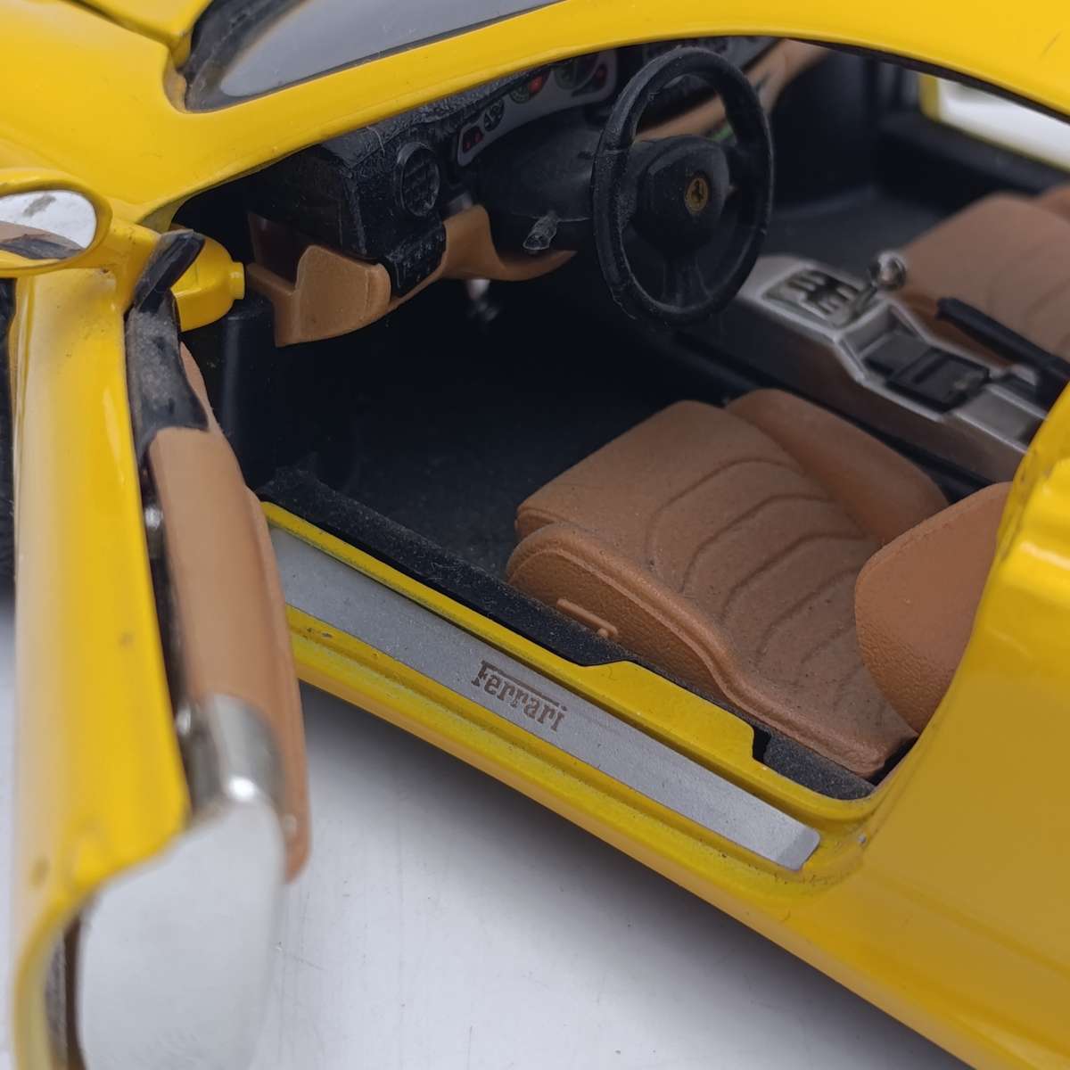 Bburago 1999 Ferrari 360 Modena die-cast model car - scale 1/18