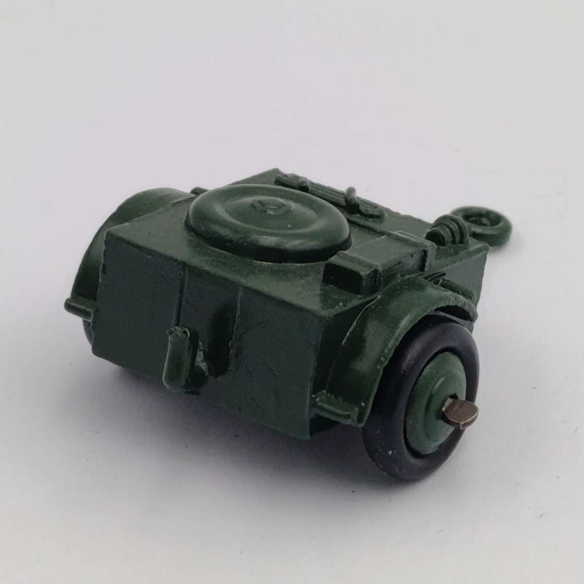 Dinky Toys #162 18-pounder quick firing set with Dragon light vehicle with crew member
