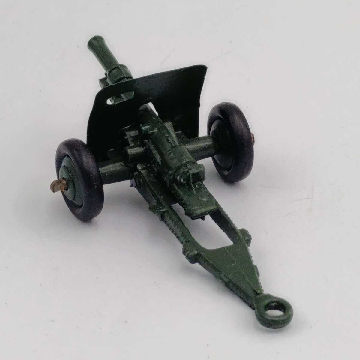 Dinky Toys #162 18-pounder quick firing set with Dragon light vehicle with crew member