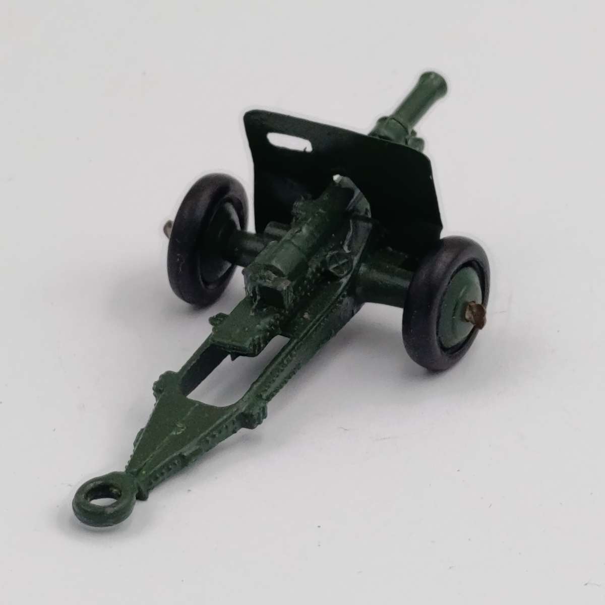Dinky Toys #162 18-pounder quick firing set with Dragon light vehicle with crew member