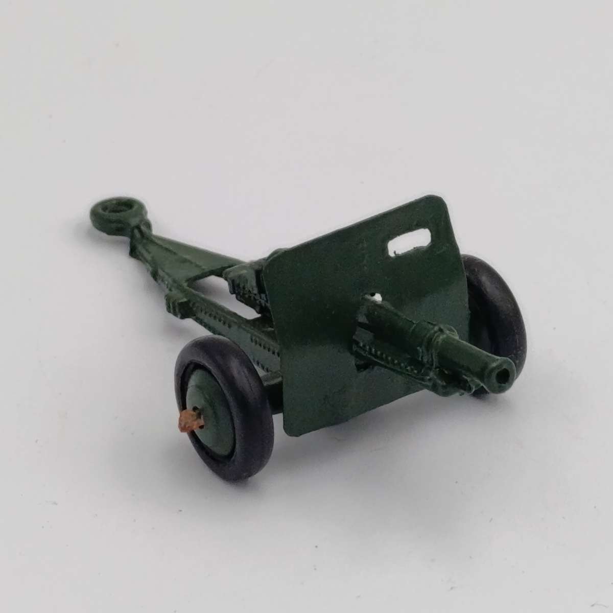 Dinky Toys #162 18-pounder quick firing set with Dragon light vehicle with crew member