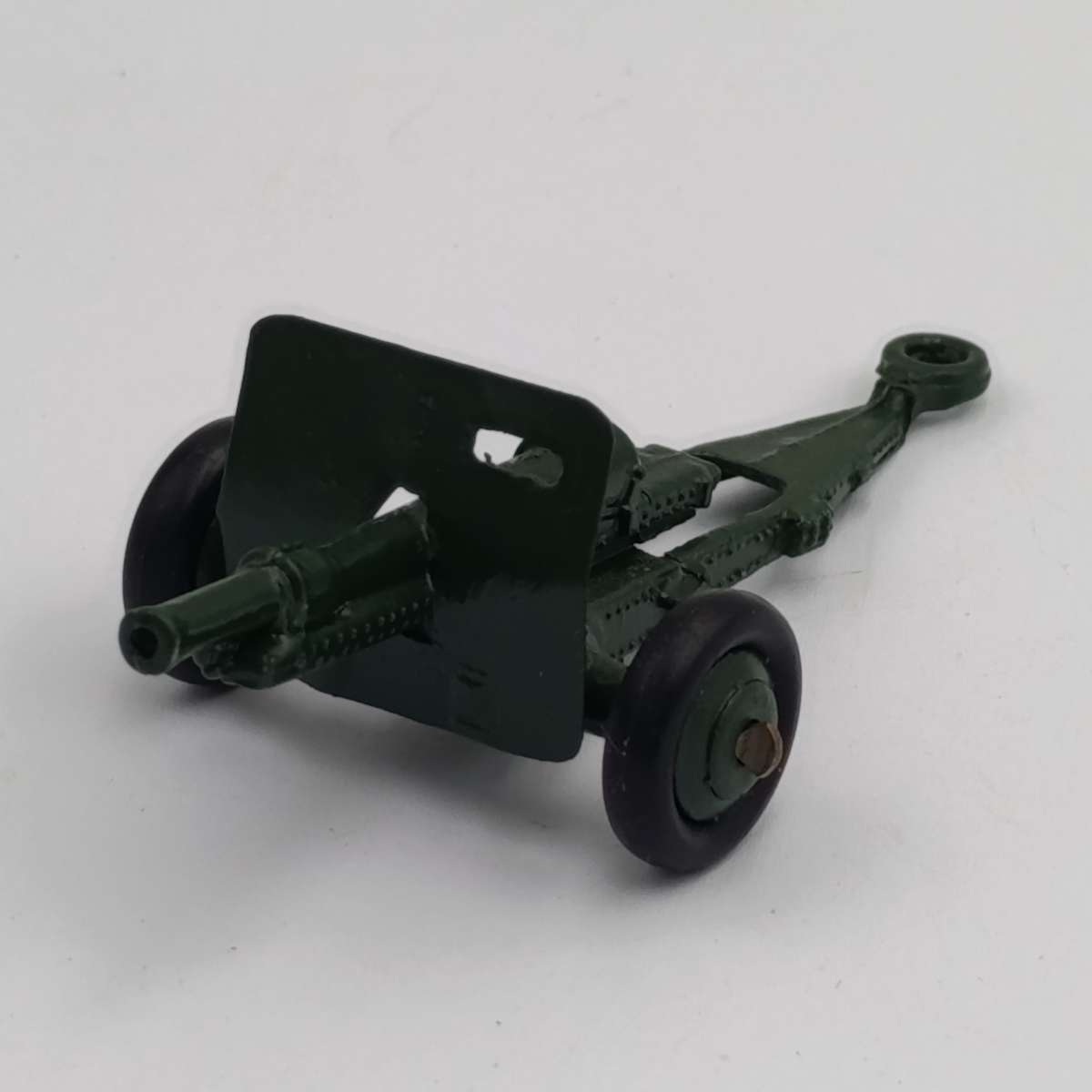 Dinky Toys #162 18-pounder quick firing set with Dragon light vehicle with crew member