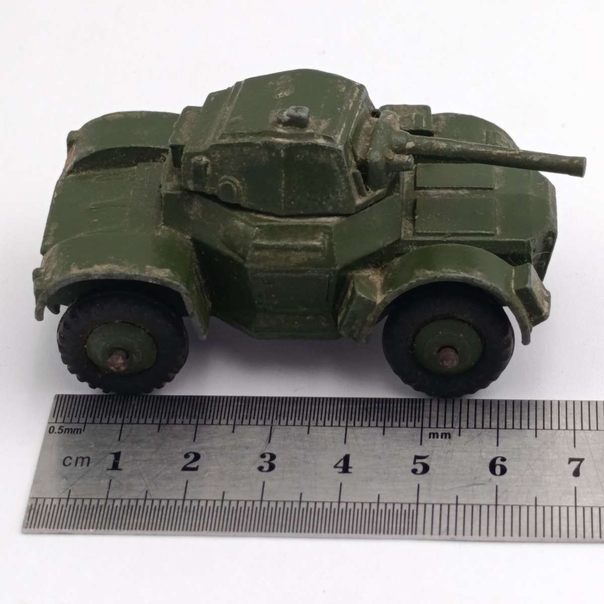 Meccano Dinky Toys #670 Armoured Car