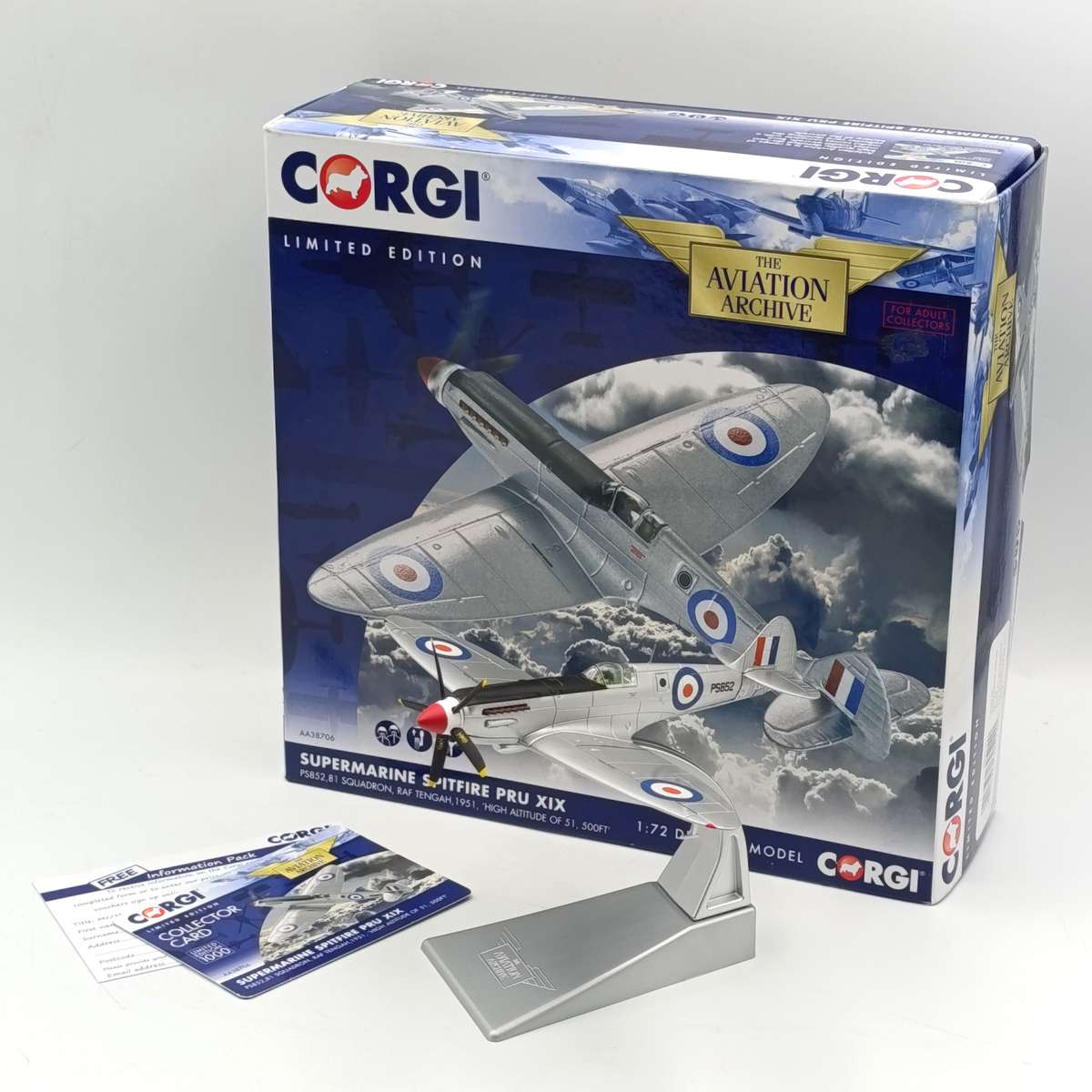 Corgi AA38706 Supermarine Spitfire PRU XIX die-cast model plane in box - scale 1/72