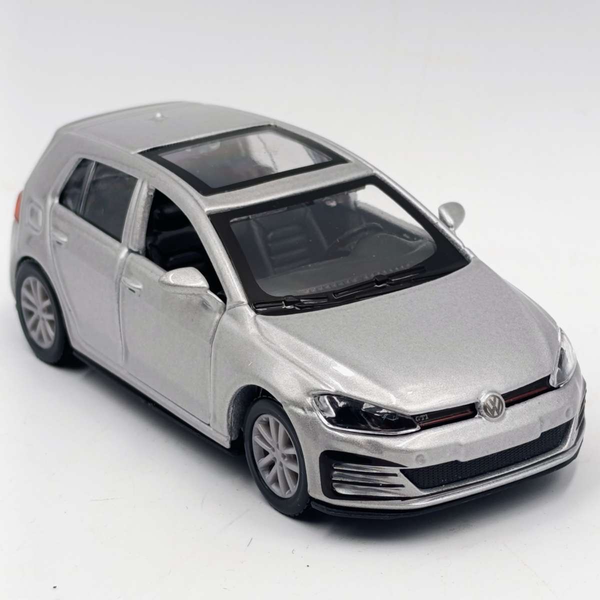 Maisto Volkswagen Golf Gti die-cast model car - Pull back action - scale 1/38