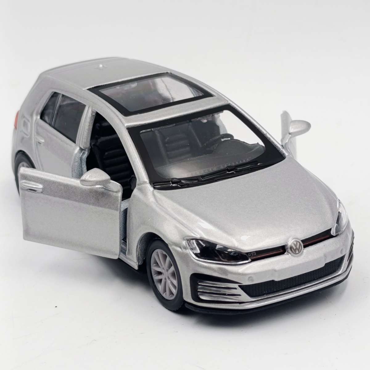 Maisto Volkswagen Golf Gti die-cast model car - Pull back action - scale 1/38