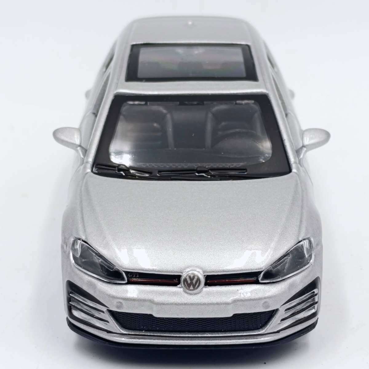 Maisto Volkswagen Golf Gti die-cast model car - Pull back action - scale 1/38