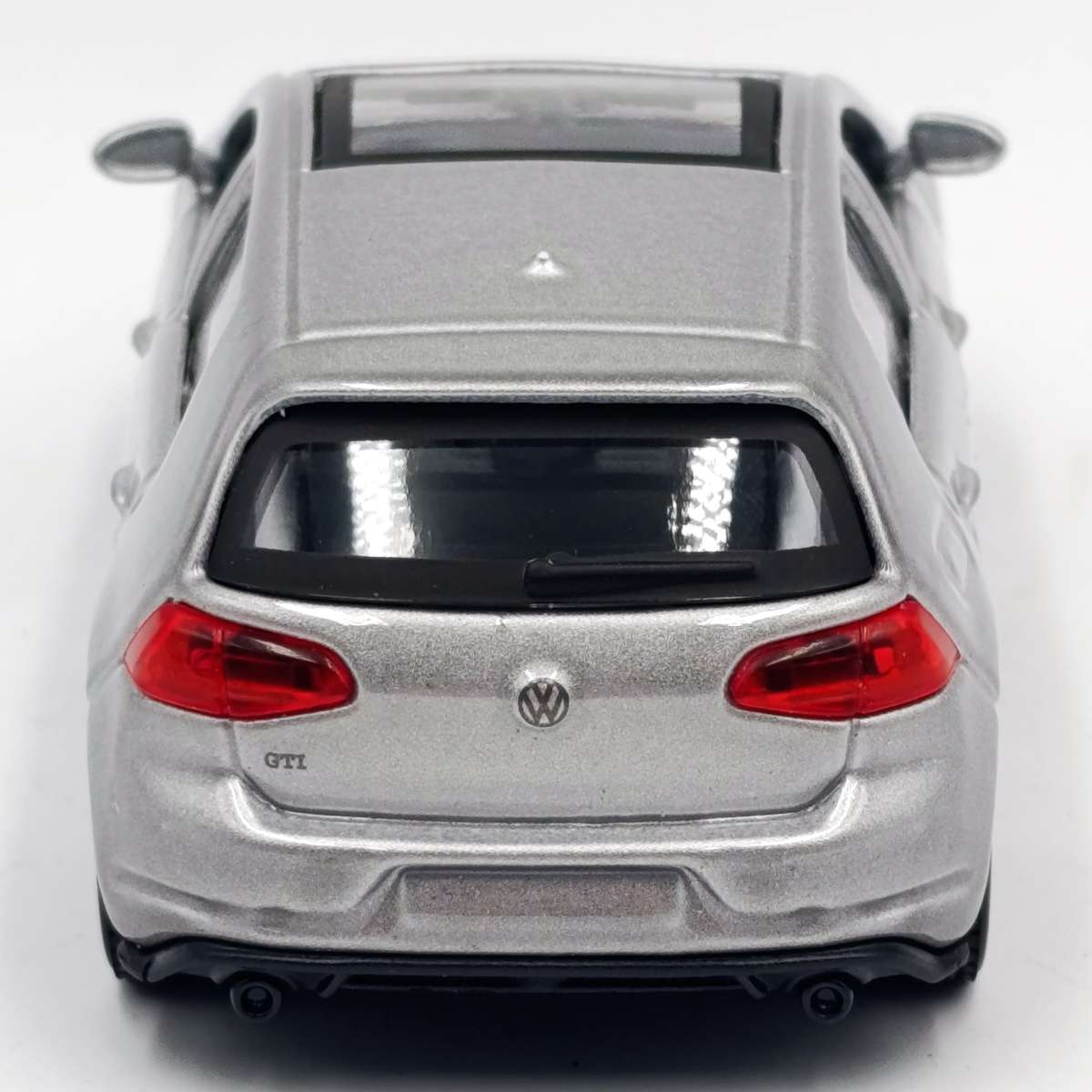 Maisto Volkswagen Golf Gti die-cast model car - Pull back action - scale 1/38