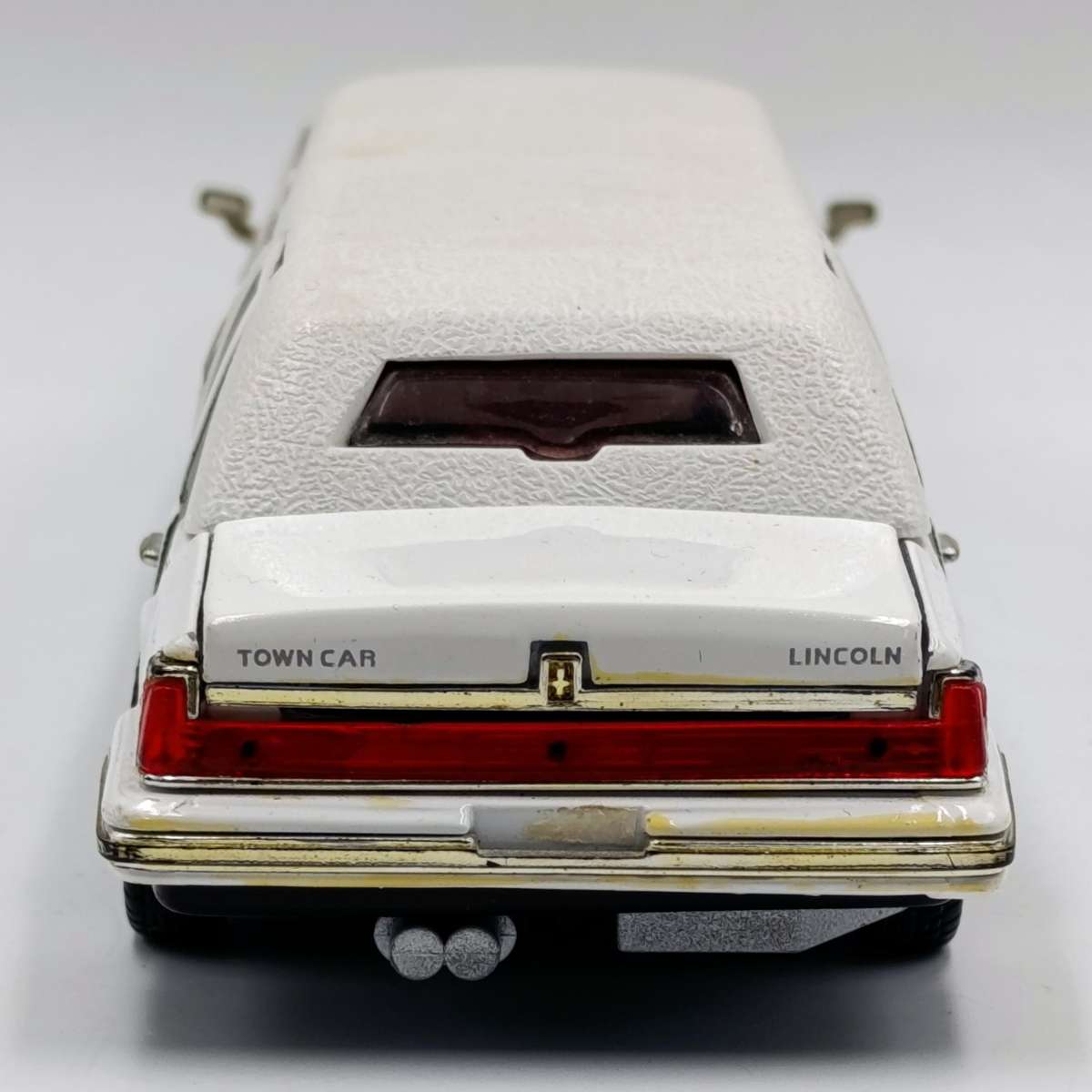 1996 Lincoln Limousine die-cast model car - scale 1/24