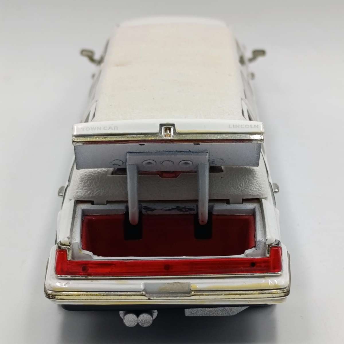 1996 Lincoln Limousine die-cast model car - scale 1/24