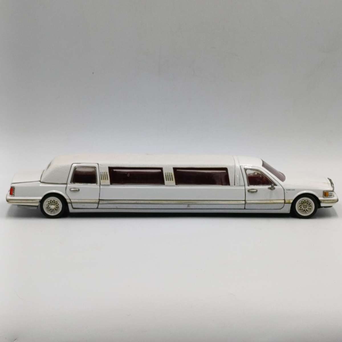 1996 Lincoln Limousine die-cast model car - scale 1/24