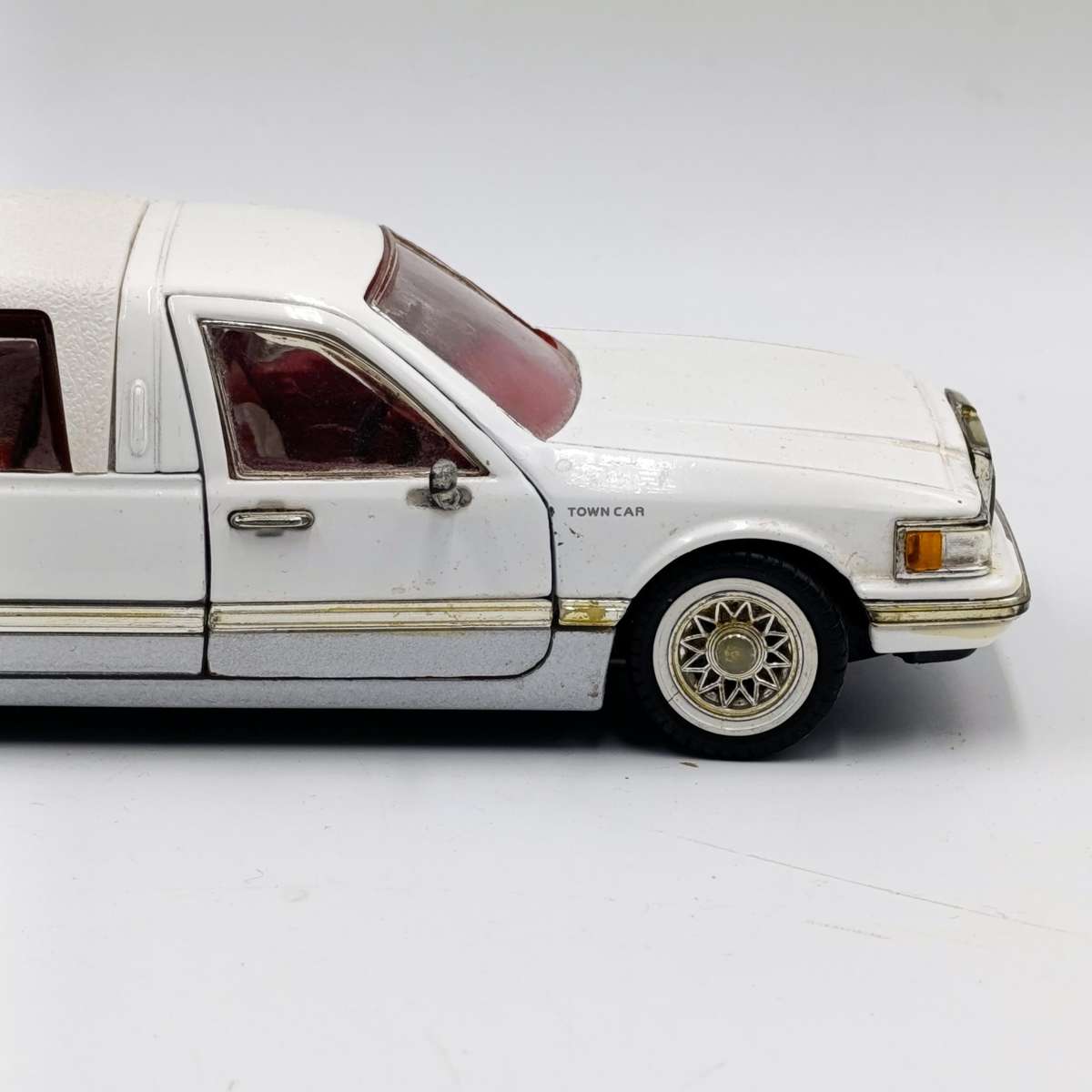 1996 Lincoln Limousine die-cast model car - scale 1/24