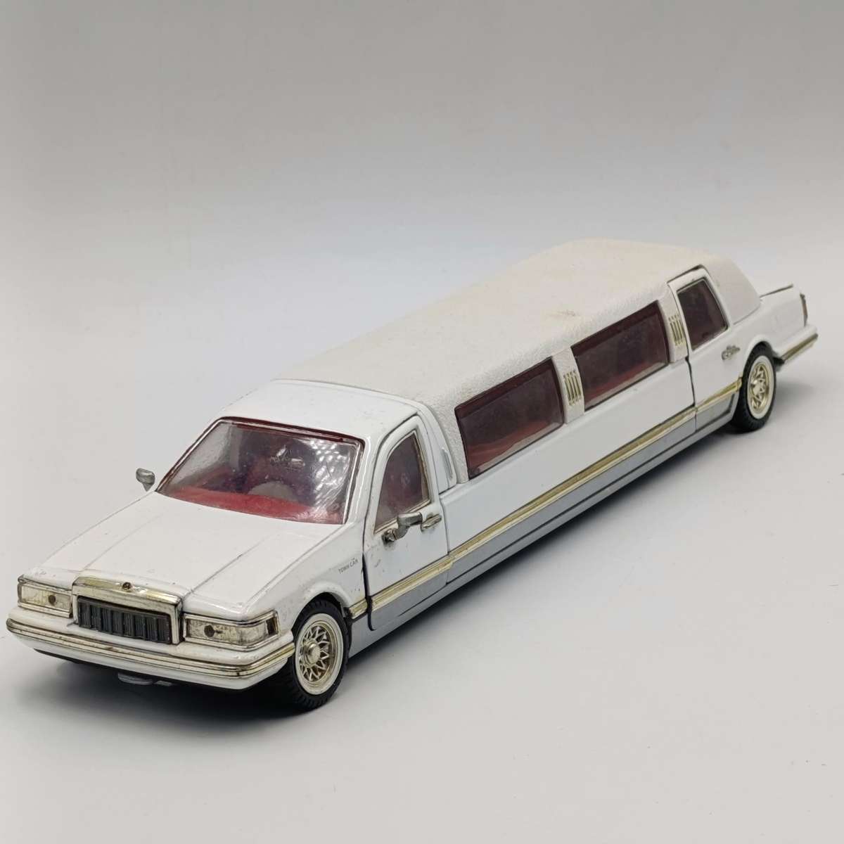1996 Lincoln Limousine die-cast model car - scale 1/24