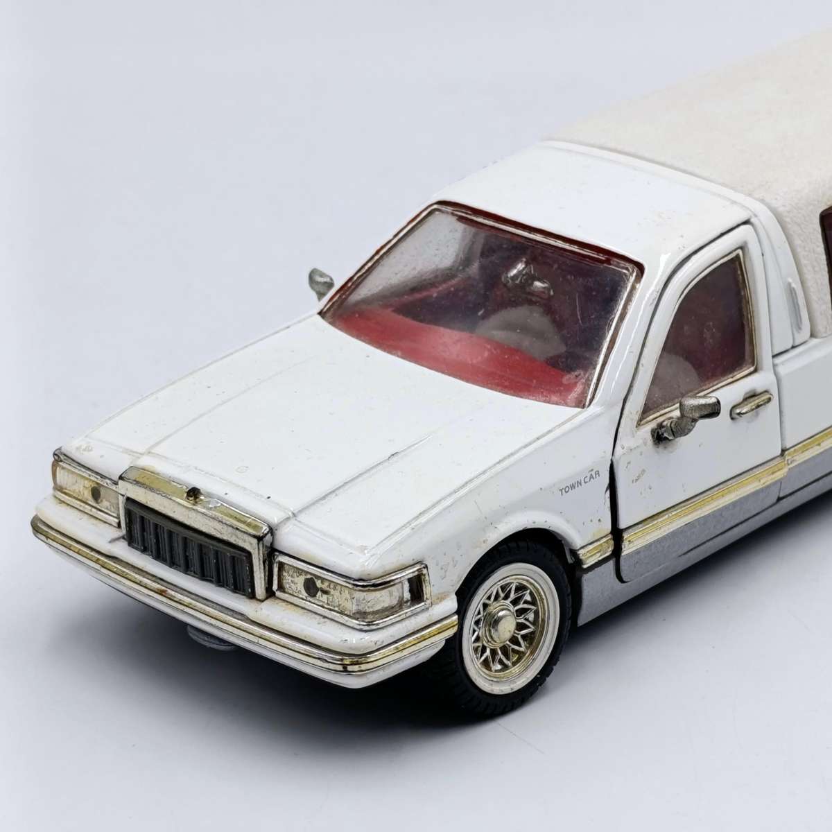 1996 Lincoln Limousine die-cast model car - scale 1/24