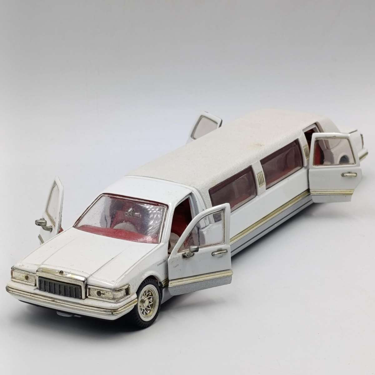 1996 Lincoln Limousine die-cast model car - scale 1/24