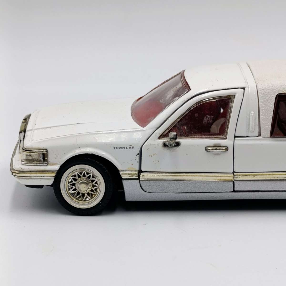 1996 Lincoln Limousine die-cast model car - scale 1/24