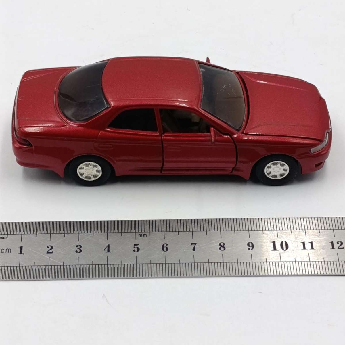 Diapet Yonezawa Toyota Mark II die-cast model car - opening hood and doors