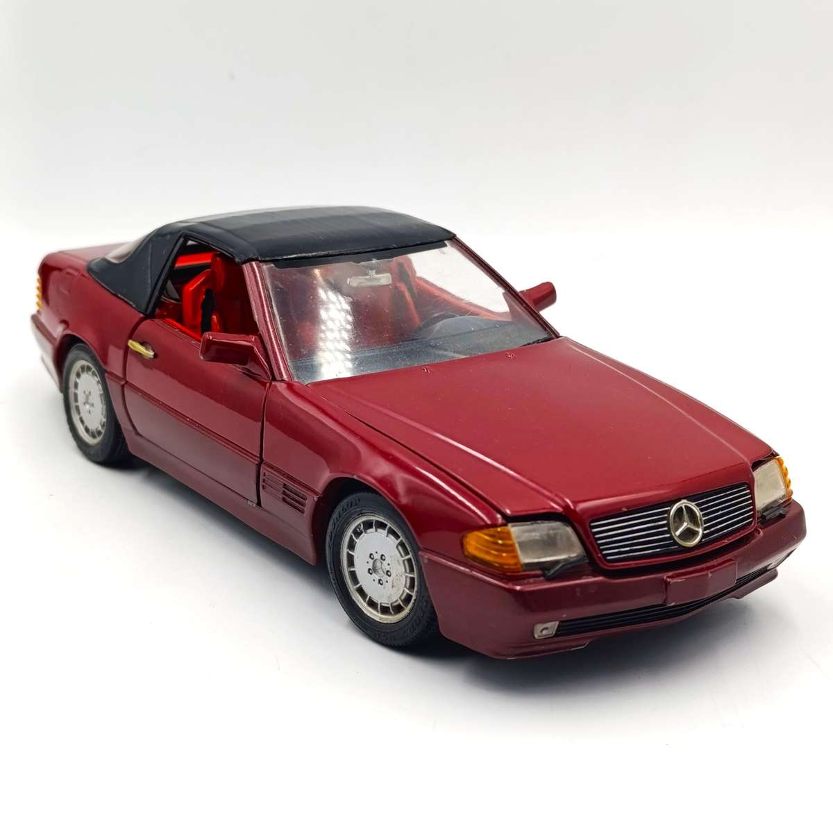 Revell Mercedes-Benz 500 Sl die-cast model car - scale 1/18