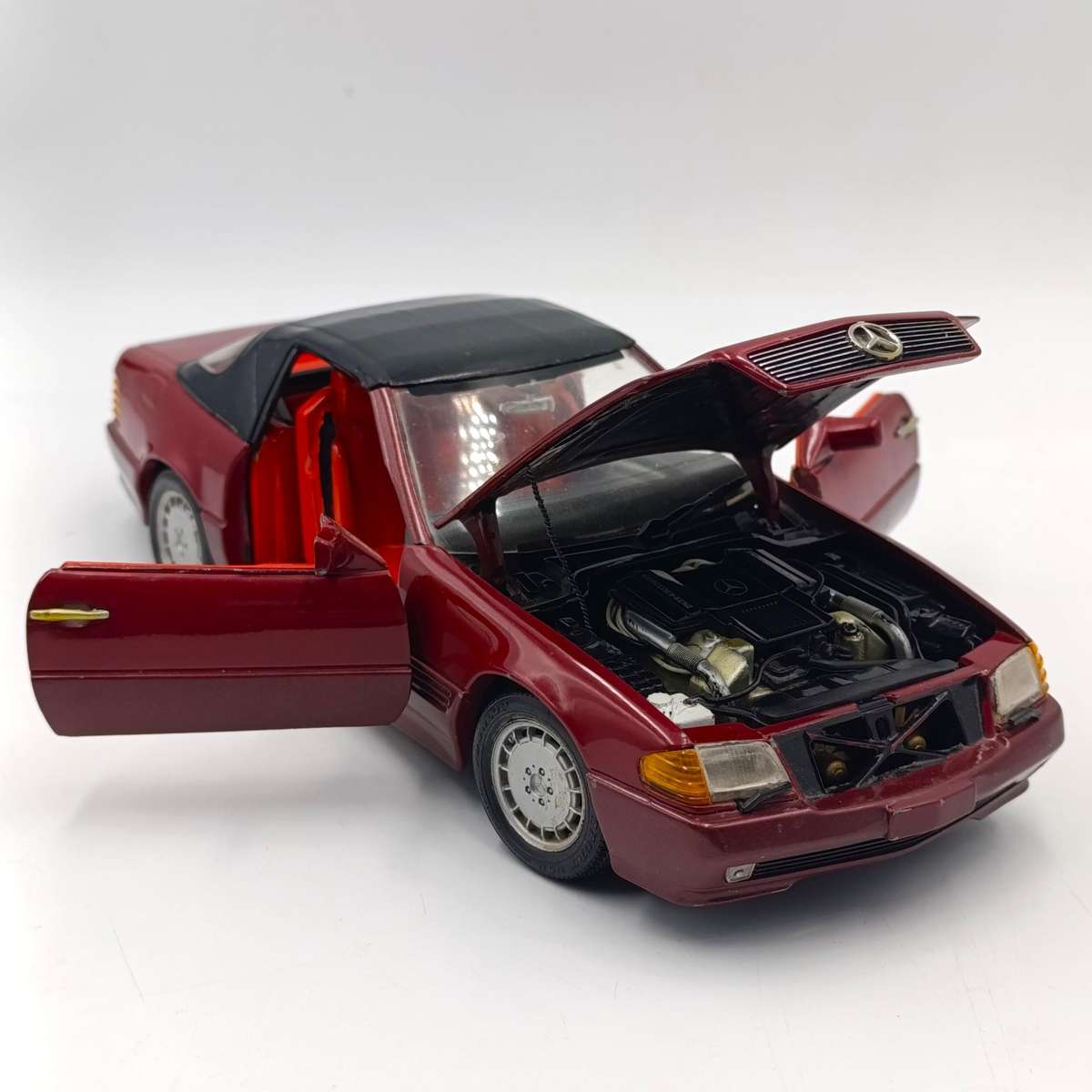 Revell Mercedes-Benz 500 Sl die-cast model car - scale 1/18