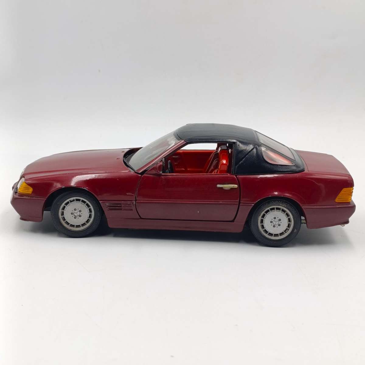 Revell Mercedes-Benz 500 Sl die-cast model car - scale 1/18