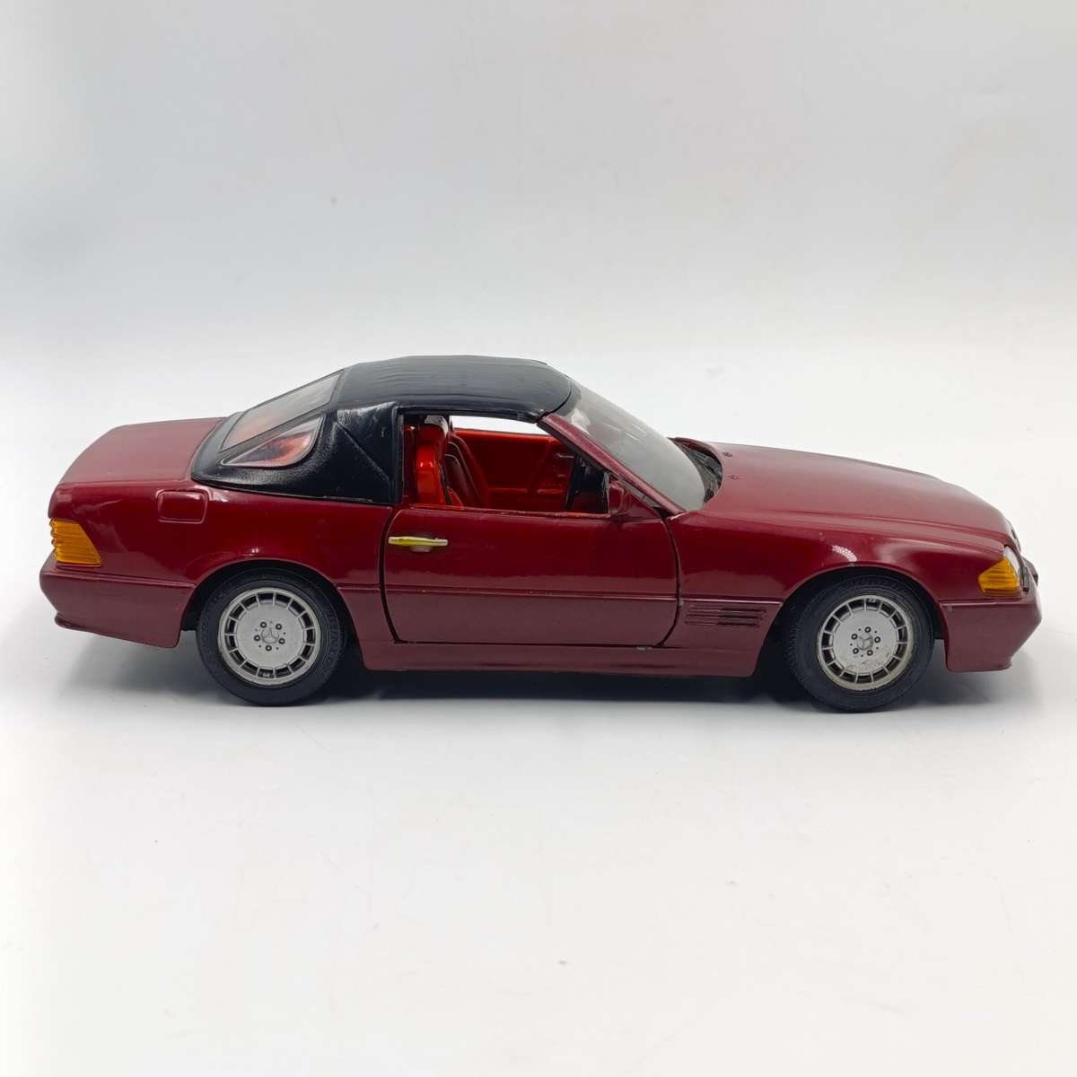 Revell Mercedes-Benz 500 Sl die-cast model car - scale 1/18