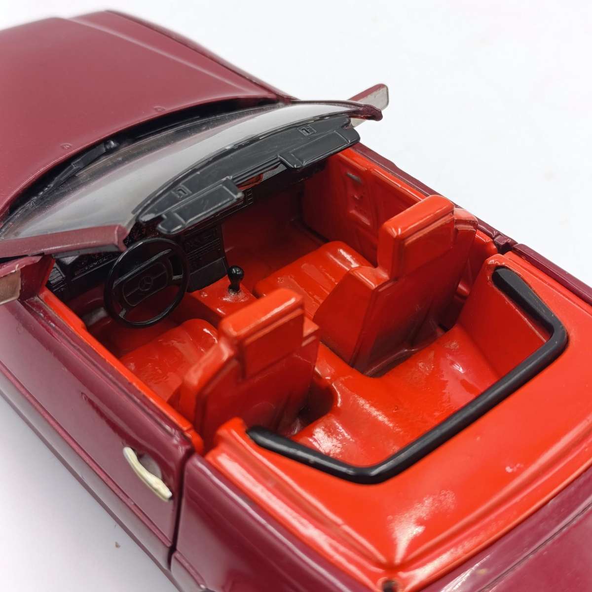 Revell Mercedes-Benz 500 Sl die-cast model car - scale 1/18