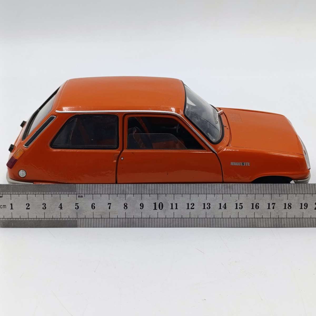 Solido Renault 5 TL die-cast model car - some metal crack flaws - scale 1/18