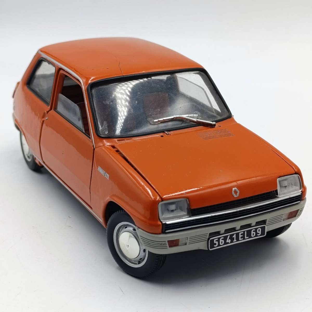 Solido Renault 5 TL die-cast model car - some metal crack flaws - scale 1/18
