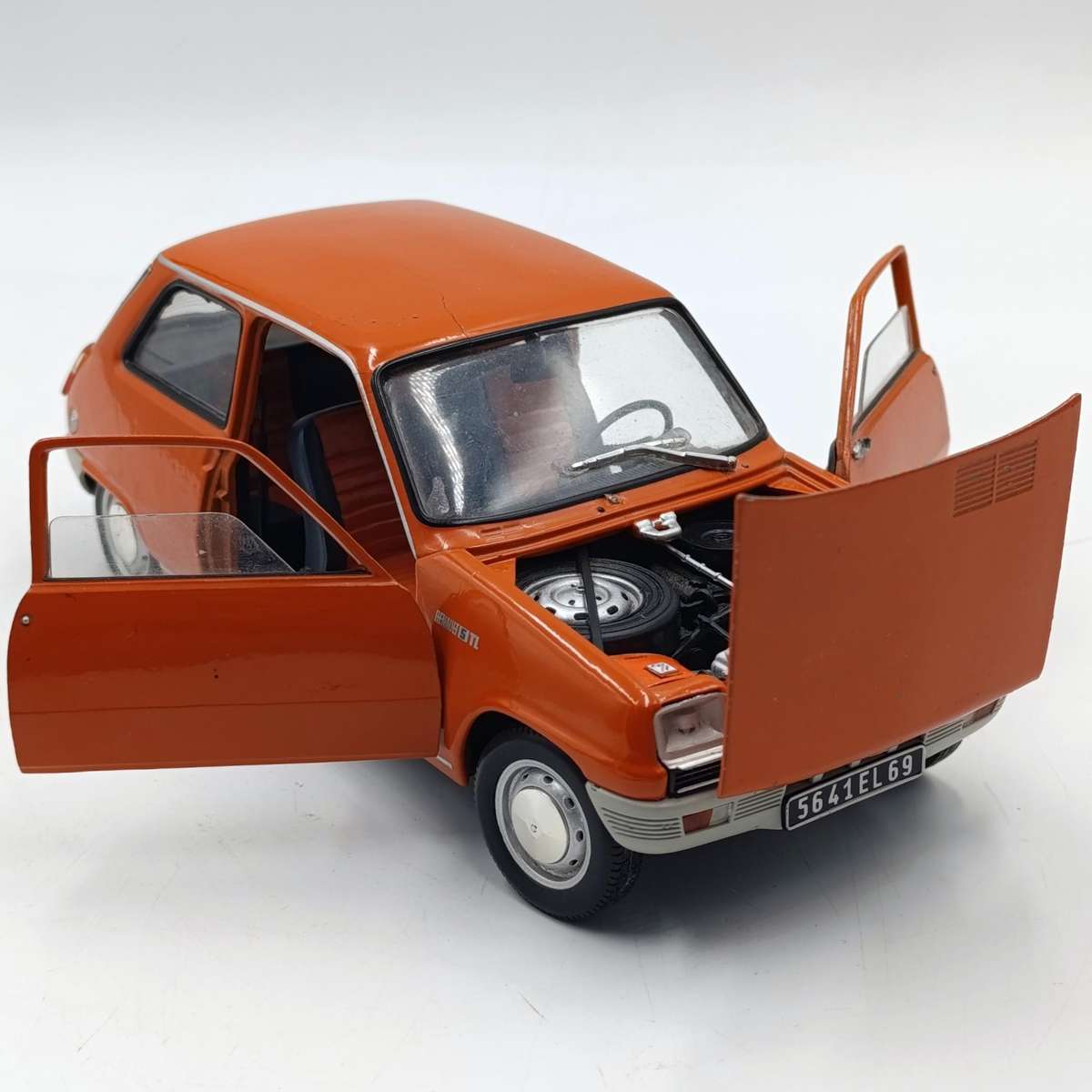 Solido Renault 5 TL die-cast model car - some metal crack flaws - scale 1/18