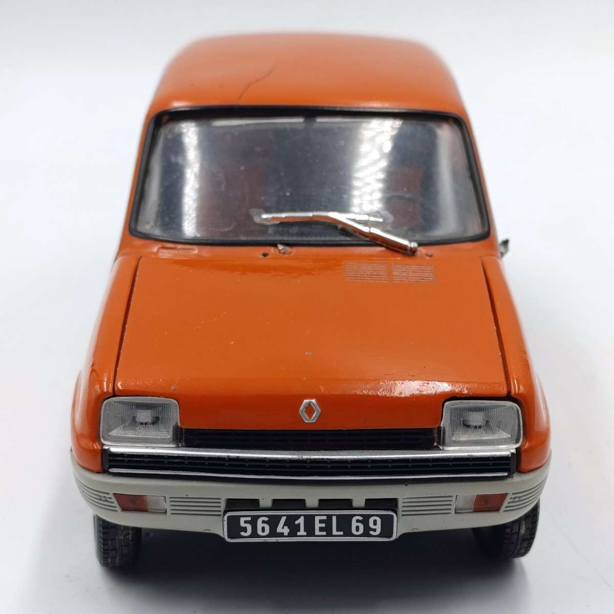 Solido Renault 5 TL die-cast model car - some metal crack flaws - scale 1/18