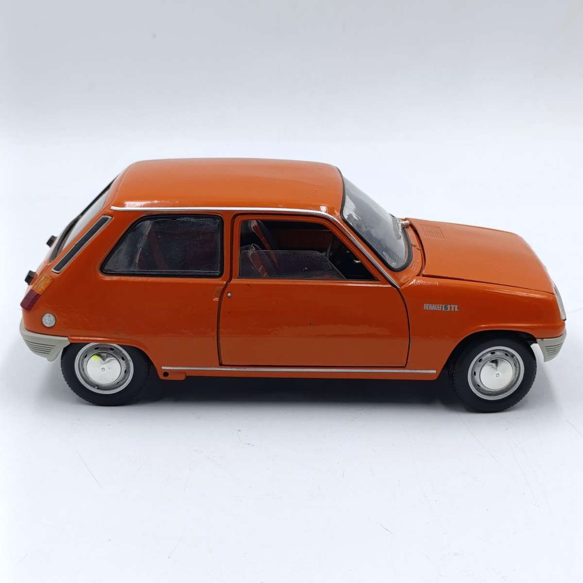 Solido Renault 5 TL die-cast model car - some metal crack flaws - scale 1/18
