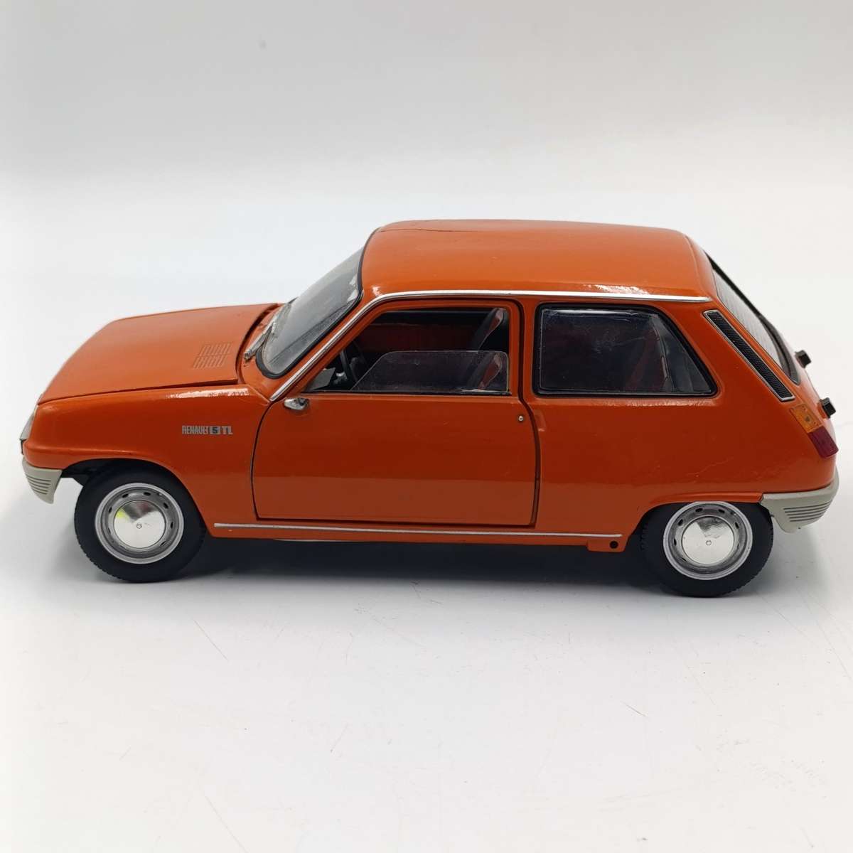 Solido Renault 5 TL die-cast model car - some metal crack flaws - scale 1/18