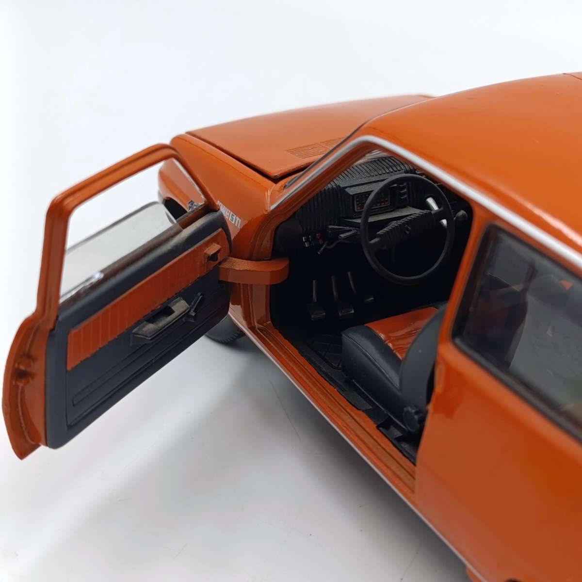 Solido Renault 5 TL die-cast model car - some metal crack flaws - scale 1/18