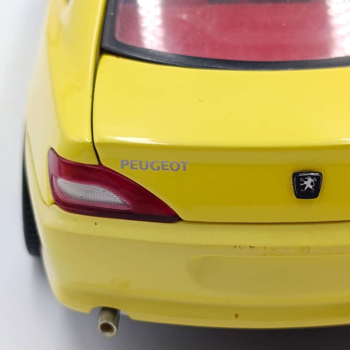 Gate Peugeot 406 Coupe die-cast model car - mirrors repaired - scale 1/18